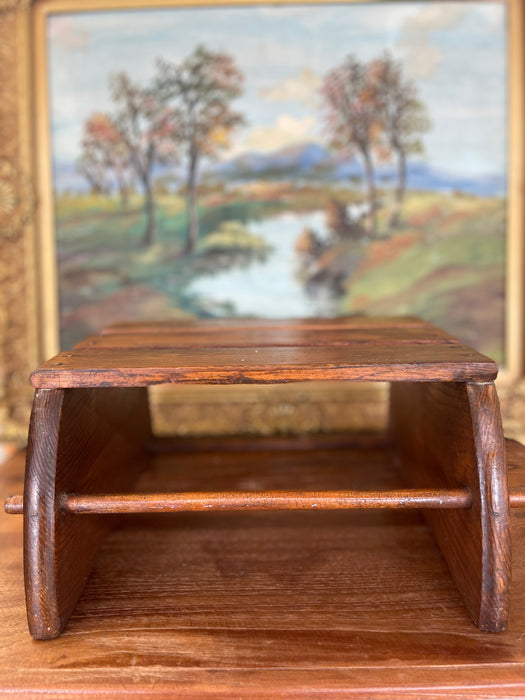 Rustic Vintage Handcrafted Oak Step Stool with Slatted Top and Curved Sides - Early 20th Century Wood Joinery
