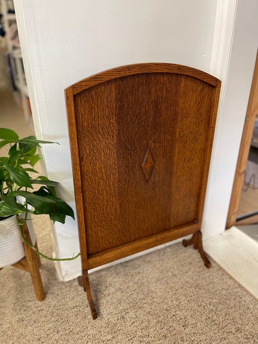 Likely Antique Arts and Crafts Quarter-Sawn Fire Screen with Diamond Inlay and Shaped Feet, c. 1910s