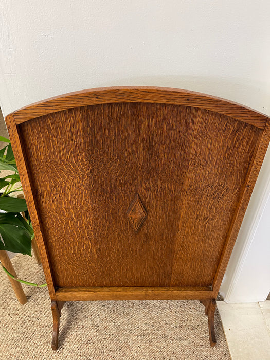 Likely Antique Arts and Crafts Quarter-Sawn Fire Screen with Diamond Inlay and Shaped Feet, c. 1910s