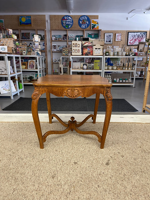 Likely Antique Quarter-sawn Possibly Oak Side Table with Serpentine Top, Shell carving. and Cabriole Legs