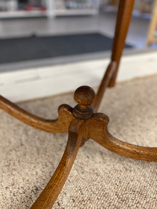 Likely Antique Quarter-sawn Possibly Oak Side Table with Serpentine Top, Shell carving. and Cabriole Legs