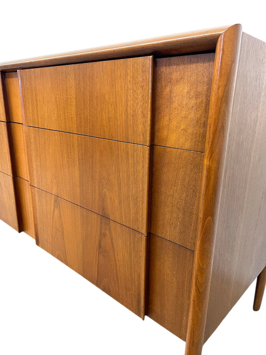 Vintage Mid Century Modern 6-Drawer Dresser by Drexel Parallel Collection