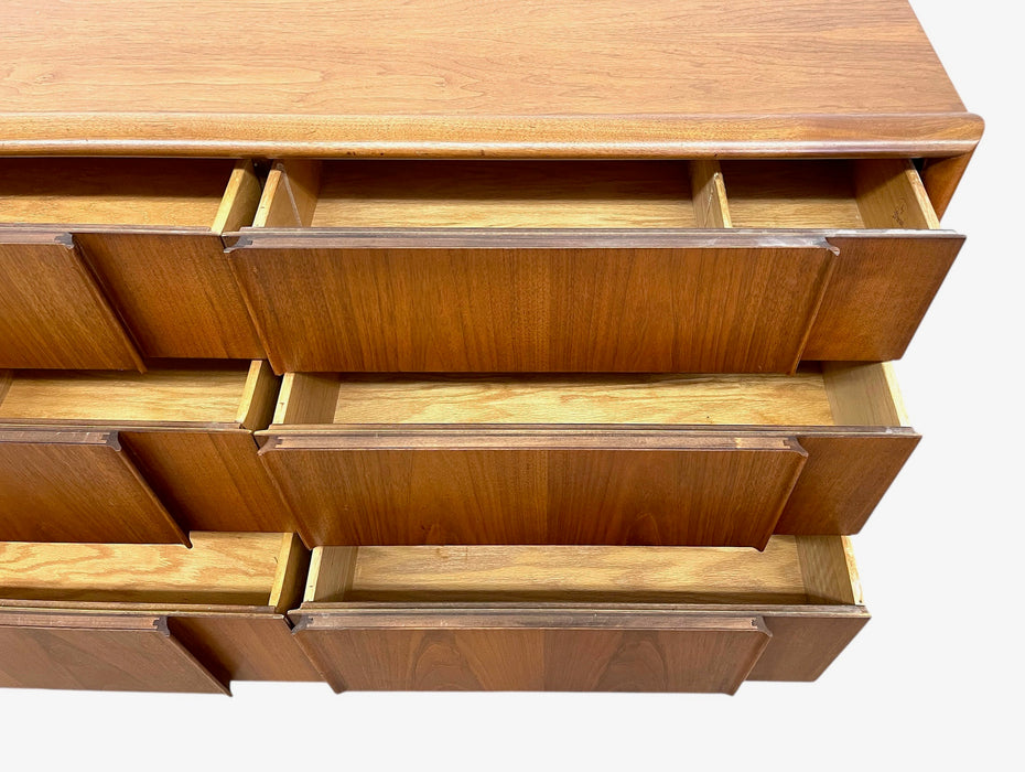 Vintage Mid Century Modern 6-Drawer Dresser by Drexel Parallel Collection