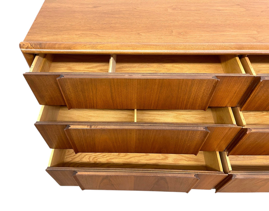 Vintage Mid Century Modern 6-Drawer Dresser by Drexel Parallel Collection