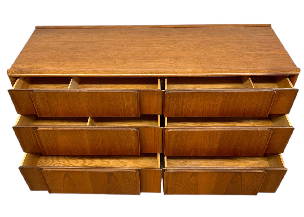 Vintage Mid Century Modern 6-Drawer Dresser by Drexel Parallel Collection