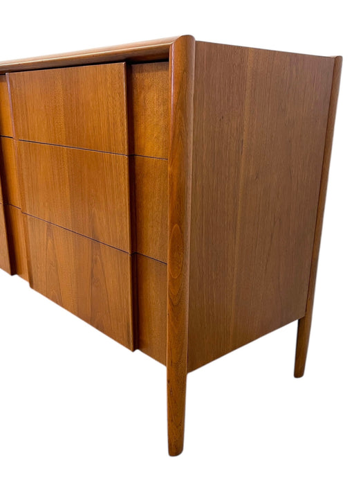 Vintage Mid Century Modern 6-Drawer Dresser by Drexel Parallel Collection