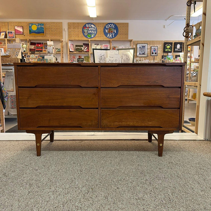 Vintage Mid Century Modern 6 Drawer Dresser by Stanley.