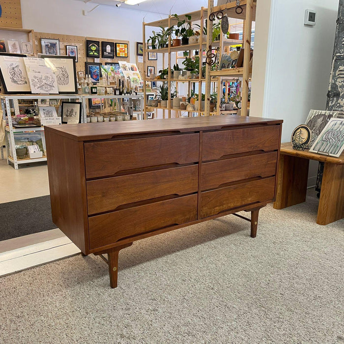 Vintage Mid Century Modern 6 Drawer Dresser by Stanley.
