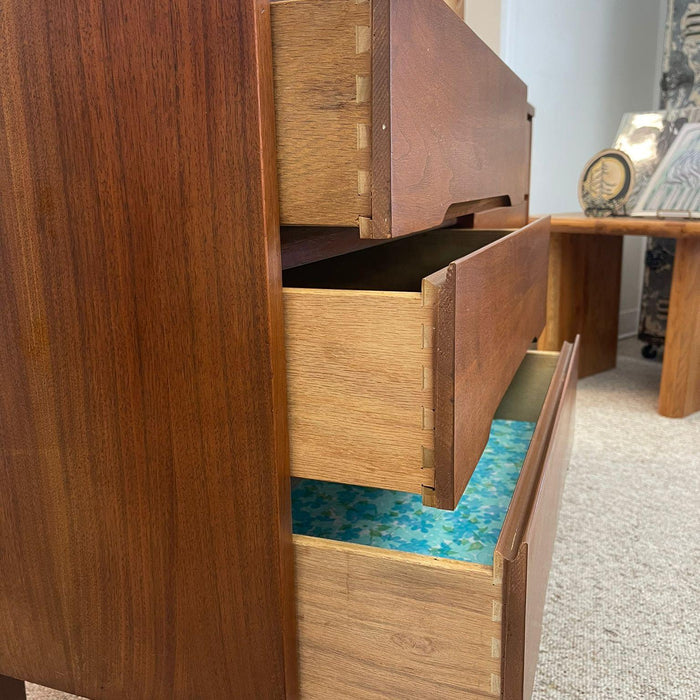 Vintage Mid Century Modern 6 Drawer Dresser by Stanley.