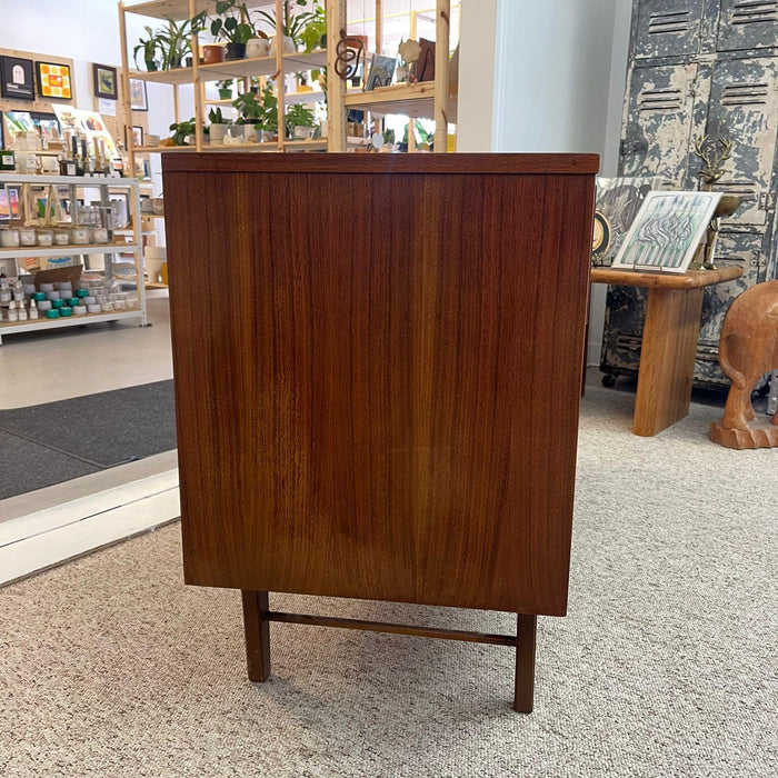 Vintage Mid Century Modern 6 Drawer Dresser by Stanley.