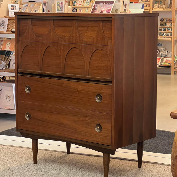 Vintage Mid Century Modern Four Drawer Dresser Dovetailed Drawers in Style of Broyhill Brasilia