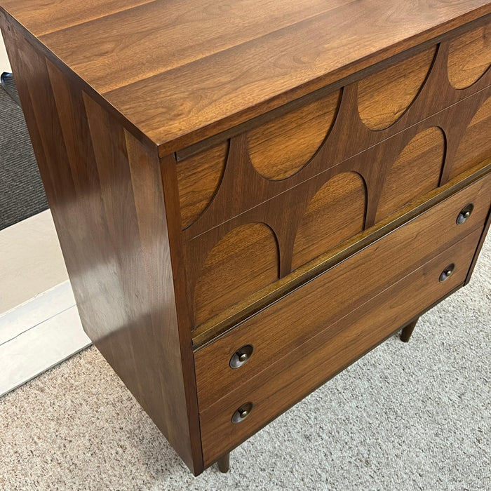 Vintage Mid Century Modern Four Drawer Dresser Dovetailed Drawers in Style of Broyhill Brasilia
