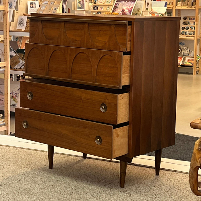 Vintage Mid Century Modern Four Drawer Dresser Dovetailed Drawers in Style of Broyhill Brasilia