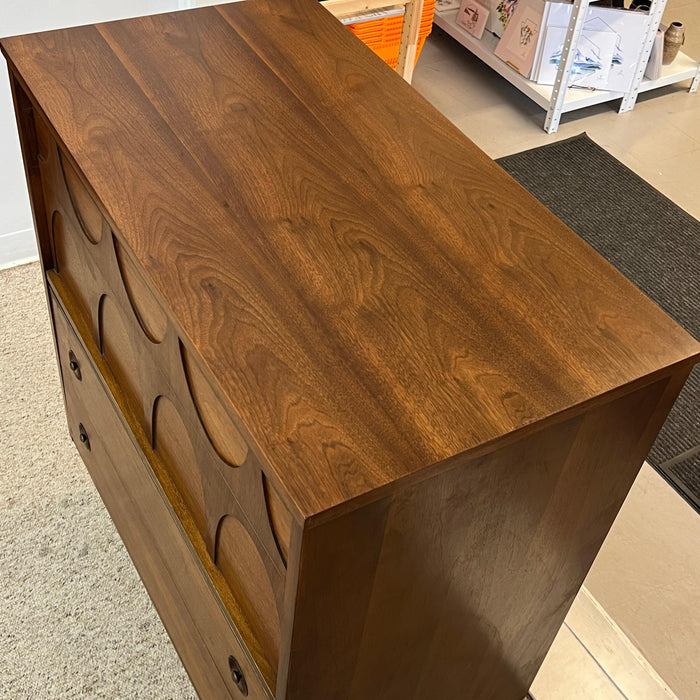 Vintage Mid Century Modern Four Drawer Dresser Dovetailed Drawers in Style of Broyhill Brasilia