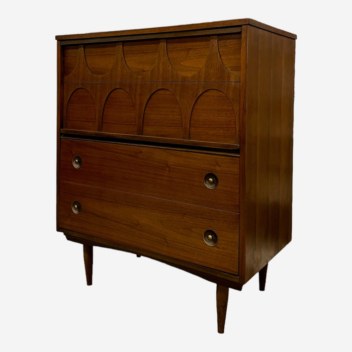 Vintage Mid Century Modern Four Drawer Dresser Dovetailed Drawers in Style of Broyhill Brasilia