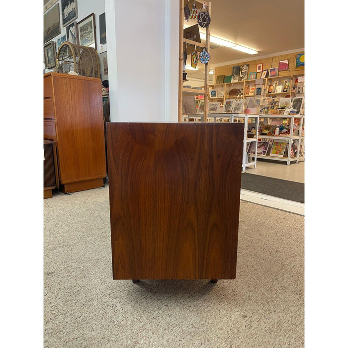 Vintage Mid Century Modern Six Drawer Lowboy Dresser.