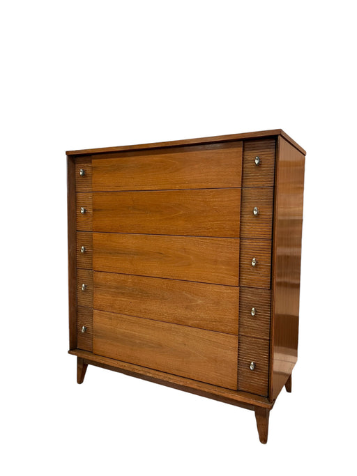 Vintage Mid Century Modern Solid 5- Drawer Dresser Dovetailed Drawers with Original Handles