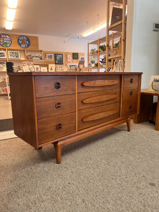 Vintage Mid Century Modern Walnut 9 Drawer Dresser Dovetailed Drawers with Solid Wood Drawer Pulls