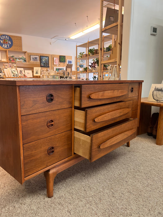 Vintage Mid Century Modern Walnut 9 Drawer Dresser Dovetailed Drawers with Solid Wood Drawer Pulls
