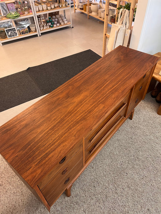 Vintage Mid Century Modern Walnut 9 Drawer Dresser Dovetailed Drawers with Solid Wood Drawer Pulls
