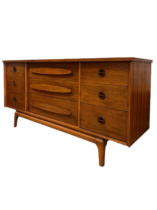 Vintage Mid Century Modern Walnut 9 Drawer Dresser Dovetailed Drawers with Solid Wood Drawer Pulls