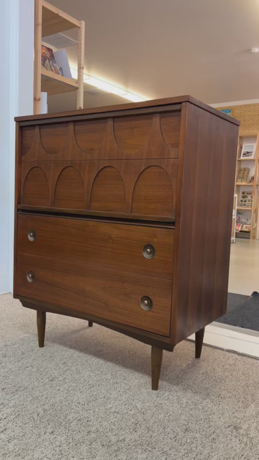 Vintage Mid Century Modern Four Drawer Dresser Dovetailed Drawers in Style of Broyhill Brasilia Seattle