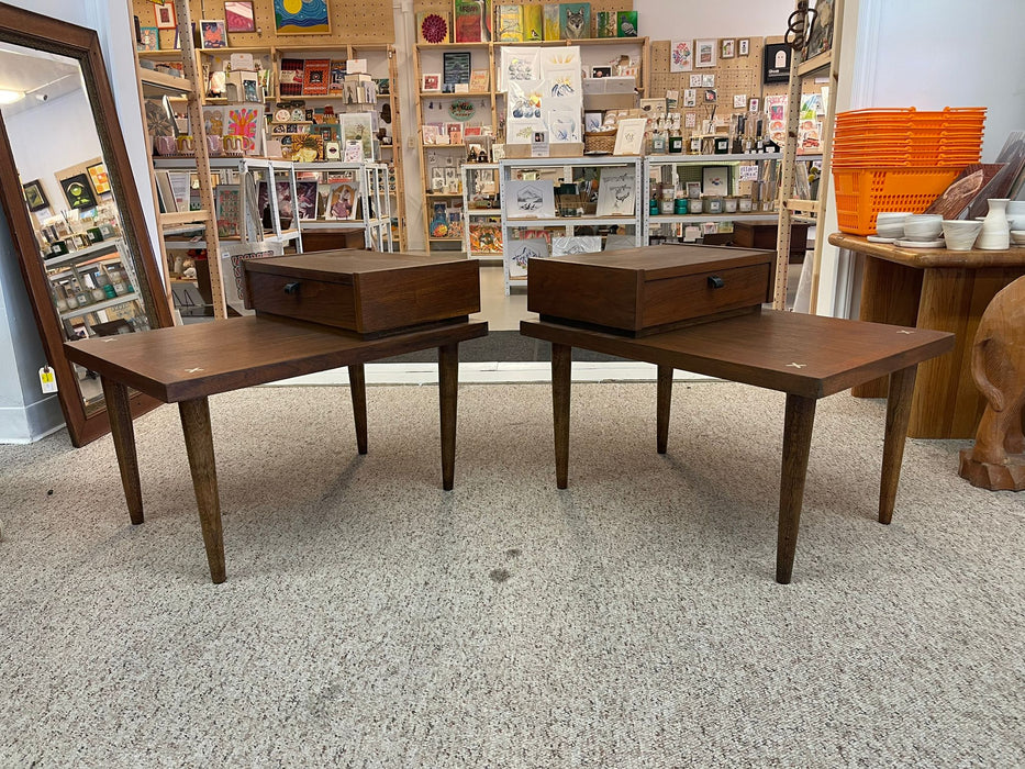 Vintage Mid Century Modern Pair of End Tables by American of Martinsville With Metal Inlay Accent.