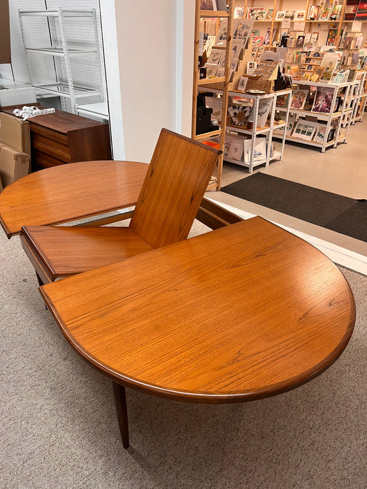 Vintage Mid Century Modern G-Plan Teak Oval Extending butterfly Dining Table 1970s Butterfly Leaf