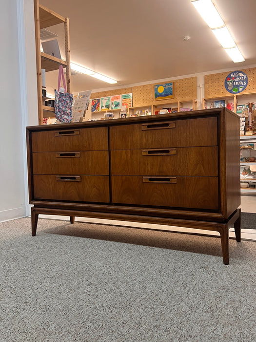 Vintage Mid Century Modern Six Drawer Dresser Dovetailed Drawers and Sculpted Solid Wood Handles by United