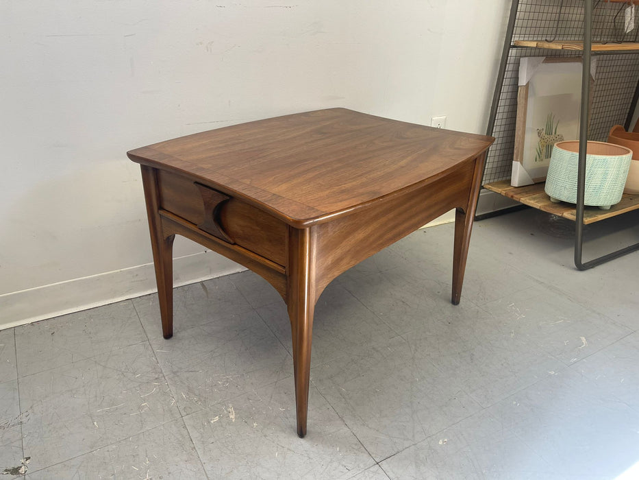 Vintage Mid Century Modern Accent Table. Single Drawer.