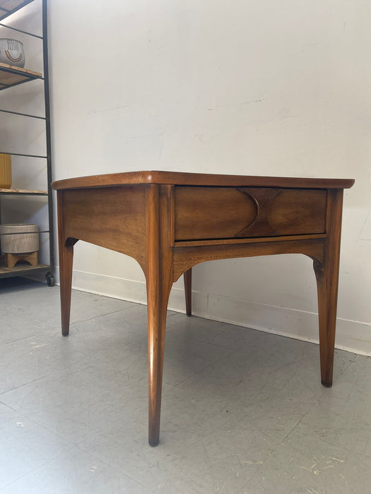 Vintage Mid Century Modern Accent Table. Single Drawer.