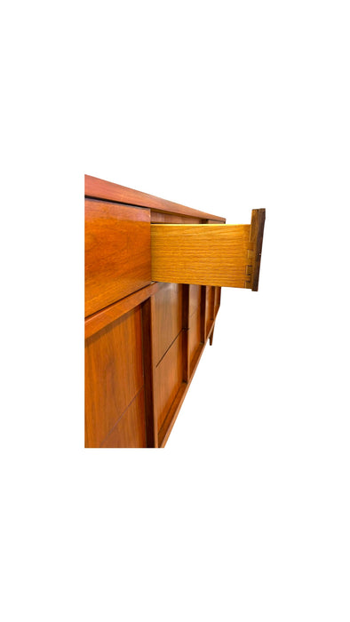 Vintage Mid-Century Modern 9 Drawer Dresser With Diamond Parquet Accent Inlay and Dovetailed Drawers