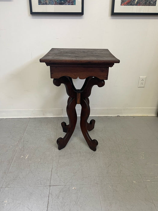 Vintage Victorian Style Accent Table With Carved Wood Legs.