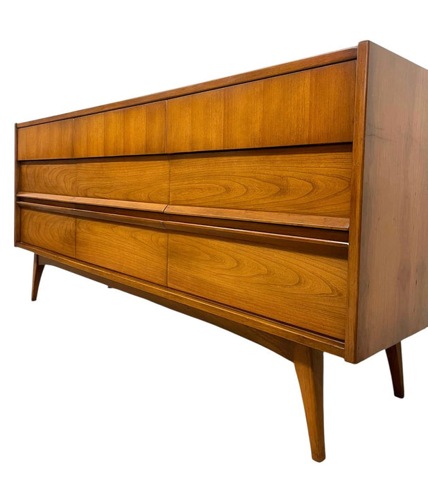 Vintage Mid-Century Modern 9-Drawer Low Dresser / Credenza with Sculpted Integrated Pulls and Dovetail Drawers