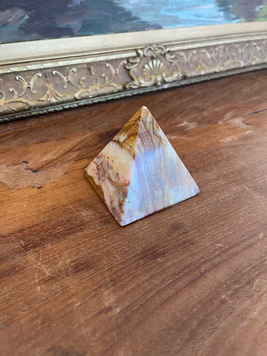 Hand-Carved Polished Onyx Pyramid Sculpture or Paperweight