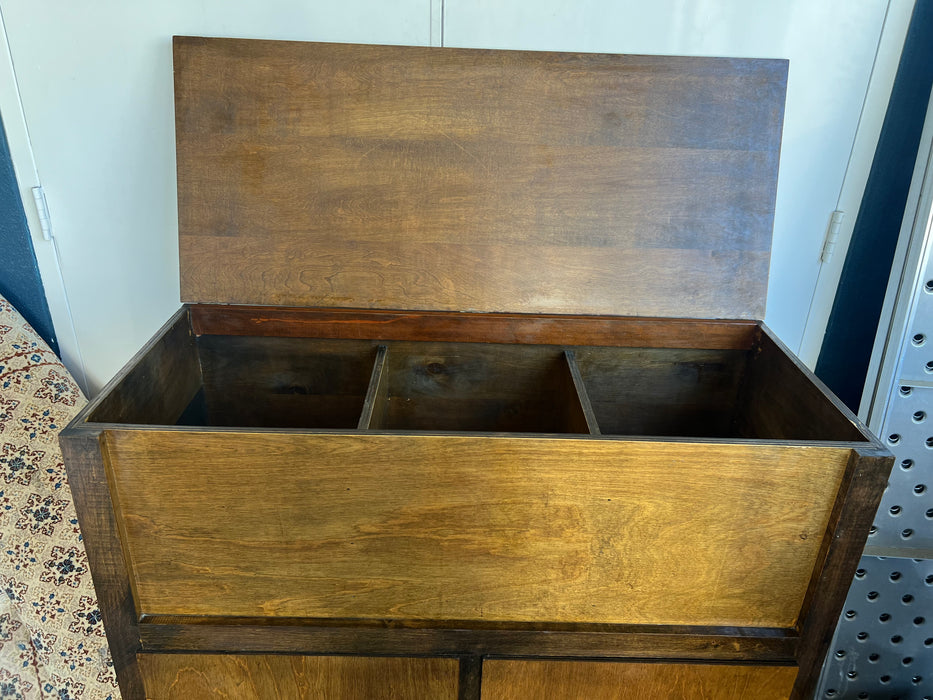 Vintage Blanket Storage Chest With 4 Drawers.