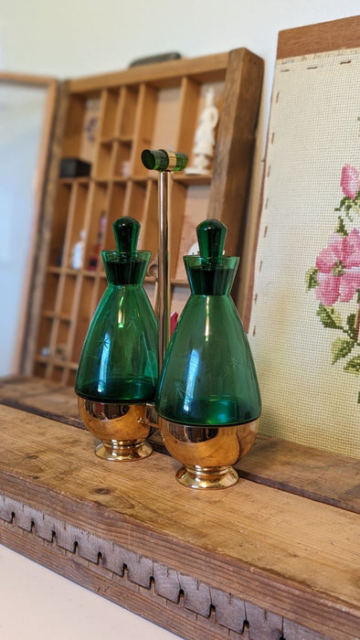 Vintage Emerald Glo Art Deco mid century modern Glasses set.(online purchase only)