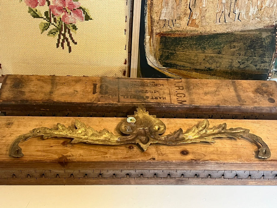 Antique Brass Pediment Center Mount Garlands Cabinet Frame Mount