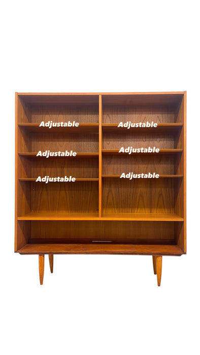Vintage Mid Century Modern Danish Bookcase with Adjustable Shelving and
Tapered Legs