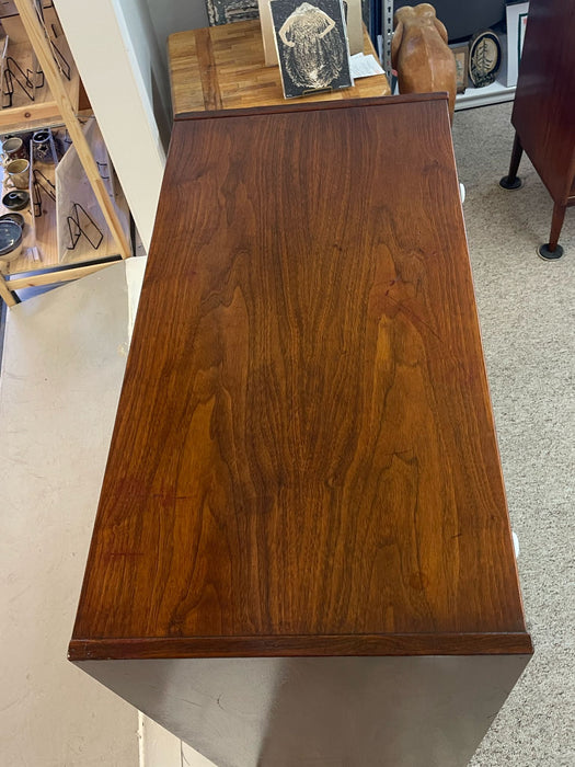 Vintage Mid Century Modern Drexel Style Tall Walnut Toned Five Drawer Dresser.
