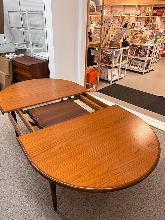 Vintage Mid Century Modern G-Plan Teak Oval Extending butterfly Dining Table 1970s Butterfly Leaf