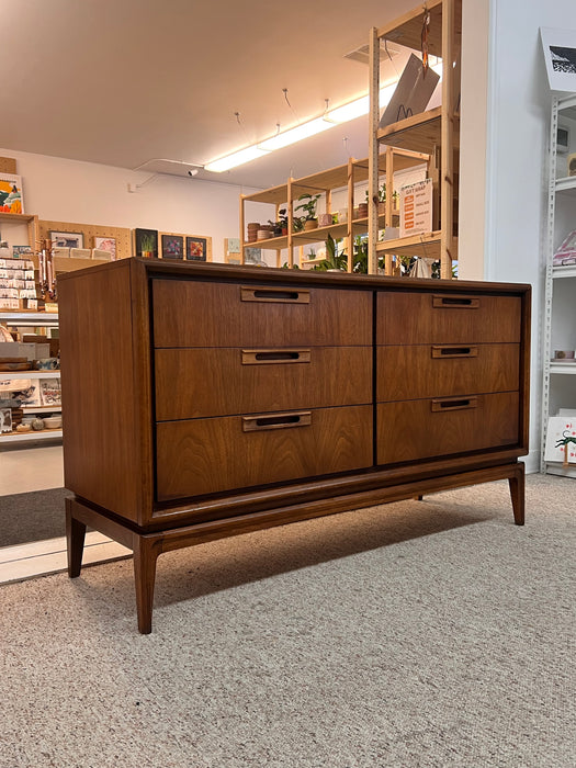 Vintage Mid Century Modern Six Drawer Dresser Dovetailed Drawers and Sculpted Solid Wood Handles by United