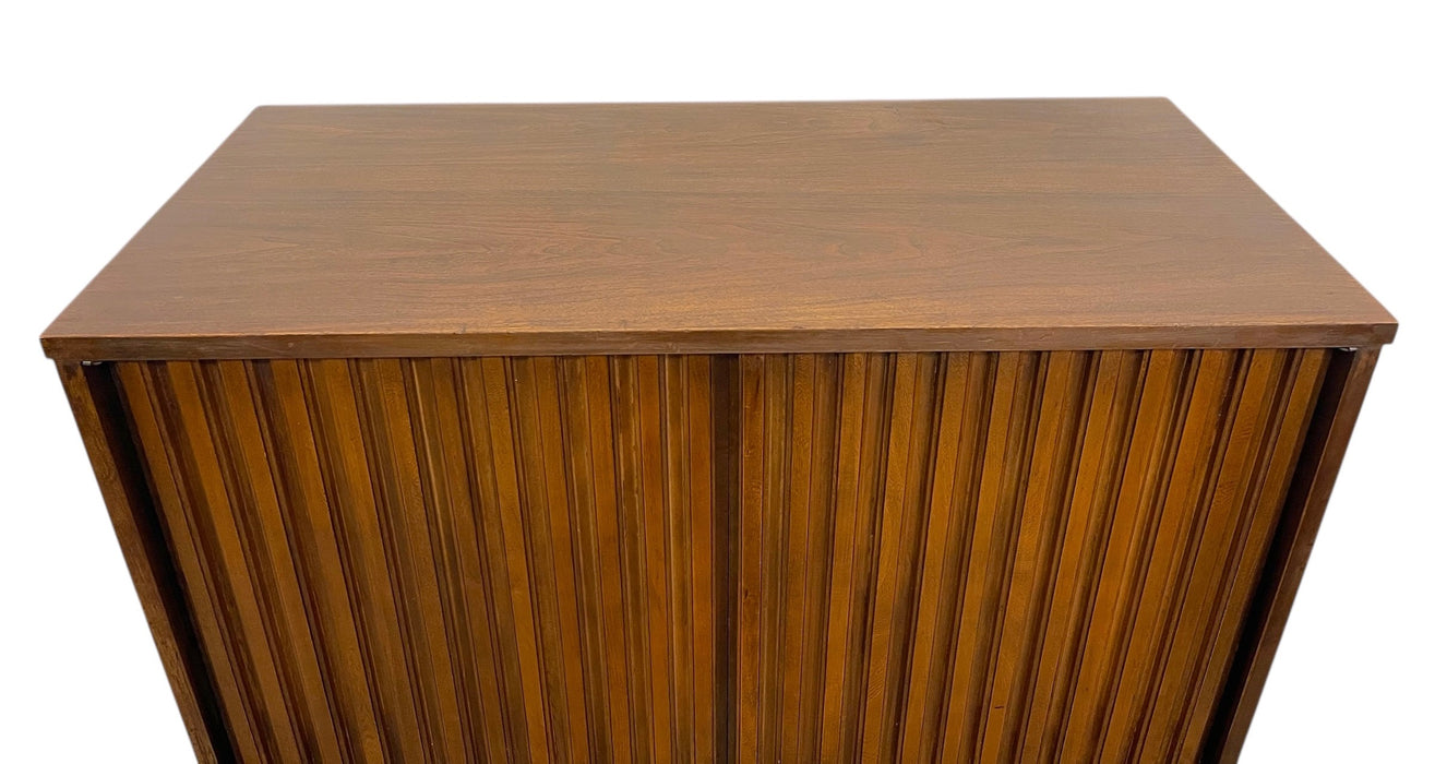 Vintage Mid Century Modern 5 Drawer Highboy Dresser with Sculpted Drawer Fronts