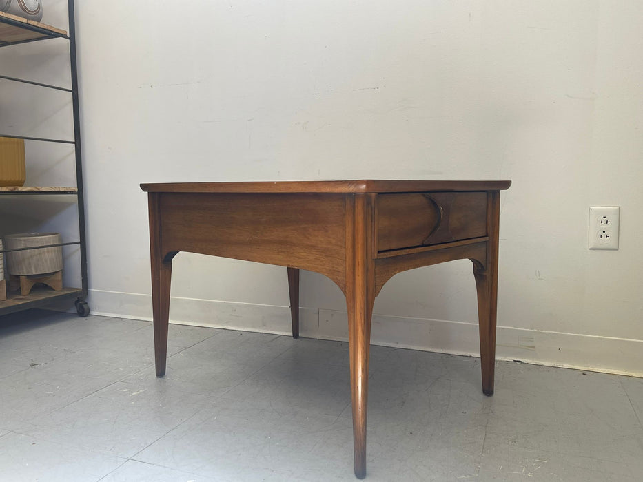 Vintage Mid Century Modern Accent Table. Single Drawer.