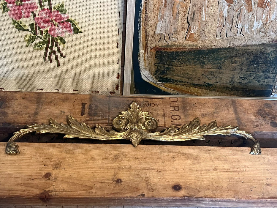 Antique Brass Pediment Center Mount Garlands Cabinet Frame Mount