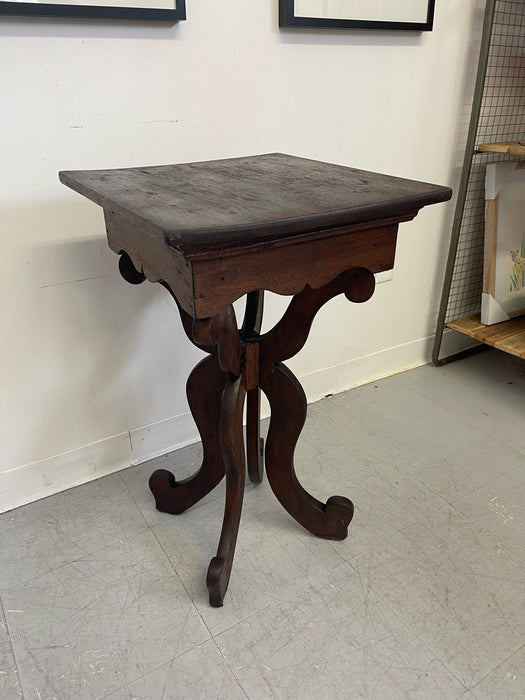 Vintage Victorian Style Accent Table With Carved Wood Legs.