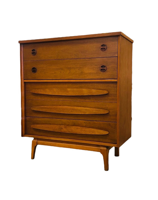 Vintage Mid Century Modern Walnut 4 Drawer Dresser Dovetailed Drawers with Solid Wood Drawer Pulls