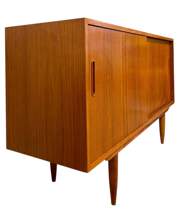 Vintage Danish Mid-Century Modern Teak Sliding Door Credenza / Sideboard
with Drawer