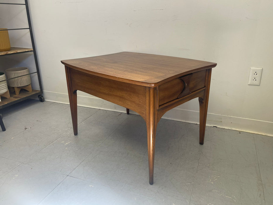 Vintage Mid Century Modern Accent Table. Single Drawer.