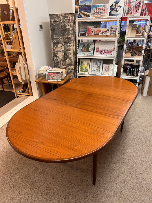 Vintage Mid Century Modern G-Plan Teak Oval Extending butterfly Dining Table 1970s Butterfly Leaf